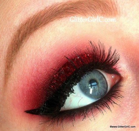 Red Glittery christmas makeup