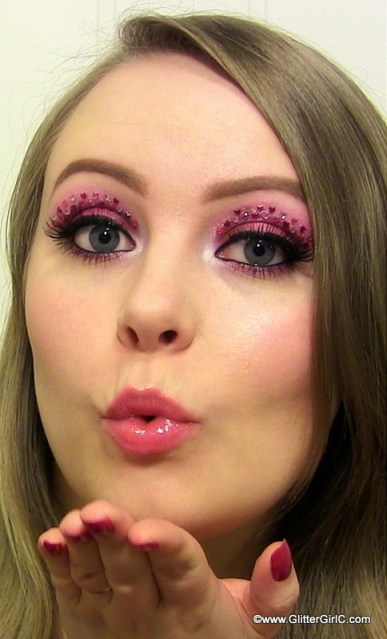 Valentine's Day makeup look pink hearts